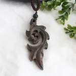 Collier en bois, héritage africain
