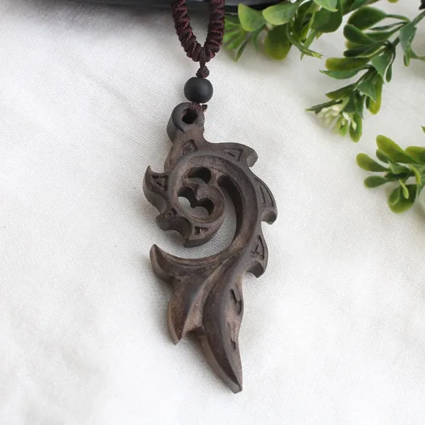 Collier en bois, héritage africain