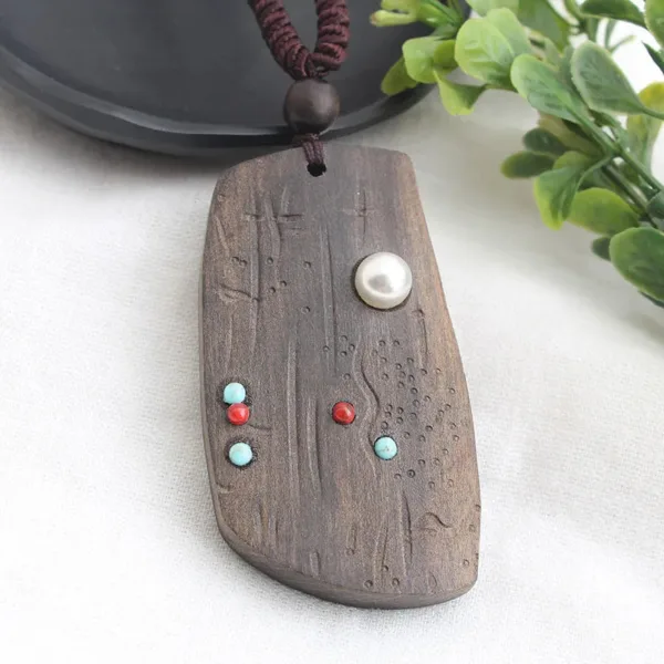 Bijou en bois, influence africaine