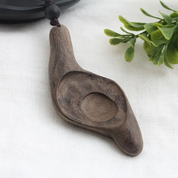 Collier artisanal en bois, originalité africaine