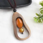 Collier en bois, savoir-faire africain
