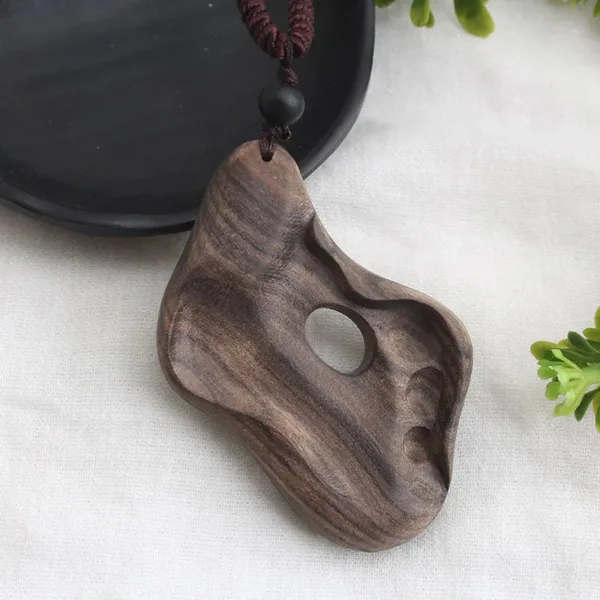 Ancien collier africain en bois artisanal - vue 2