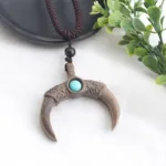 Collier en bois ancien, design unique