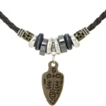 Collier africain tribal ancien en matériaux artisanaux