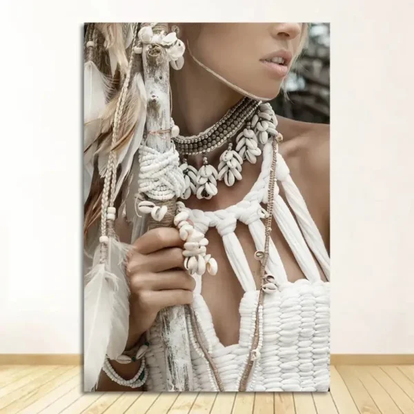 Peinture femme en couleurs chaudes, style africain