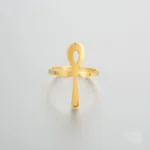 Bague ornée de la croix égyptienne Ankh