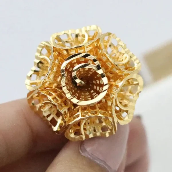 Bague distincte en or avec inspiration africaine