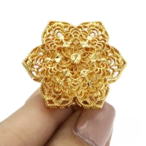 Bijou élégant inspiré de l'art africain