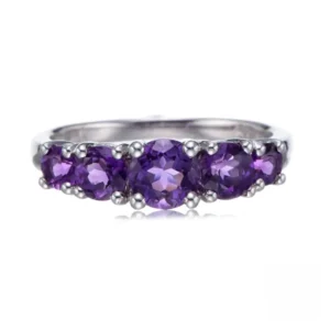 Alliance Africaine ornée d'une améthyste violette brillante