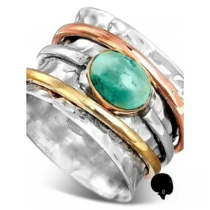 Accessoire chic en argent, évoquant l'Afrique