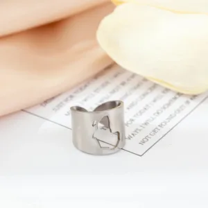 Bague en or représentant la carte de l'Afrique