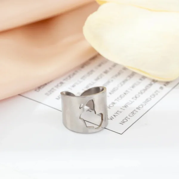 Bague en or représentant la carte de l'Afrique