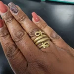 Bague en or représentant la Croix Ankh