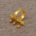 Bague argentée inspirée de l’art africain pour les promesses