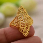 Bague en or, inspiration africaine pour un look sophistiqué