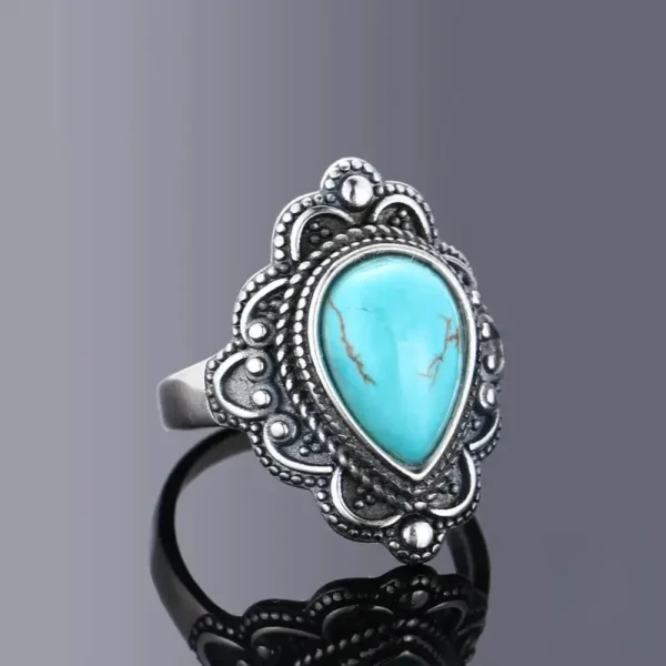 Bague africaine ornée de pierre turquoise brillante