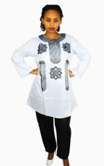 Tenue moderne inspirée du boubou africain