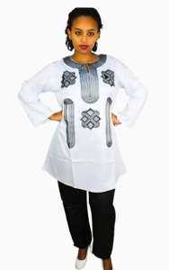 Tenue moderne inspirée du boubou africain