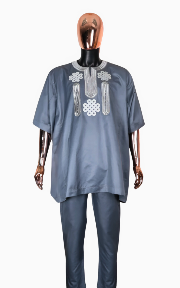 Vêtement africain homme, idéal pour les occasions décontractées