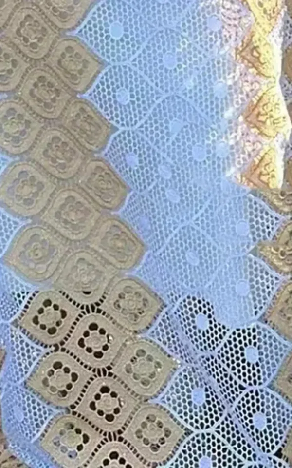 Boubou femme blanc avec éléments dorés élégants