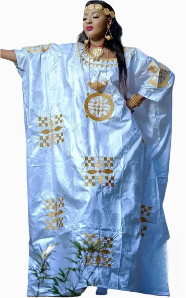 boubou-africain-femme-blanc-et-doree-1 Boubou africain femme blanc et doré, style élégant et traditionnel