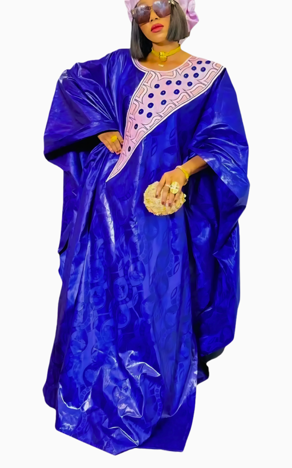 Boubou Femme traditionnel avec motifs africains colorés