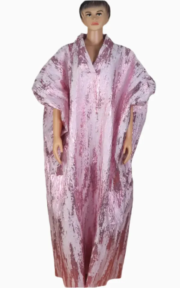 Vêtement africain femme en tissu doré