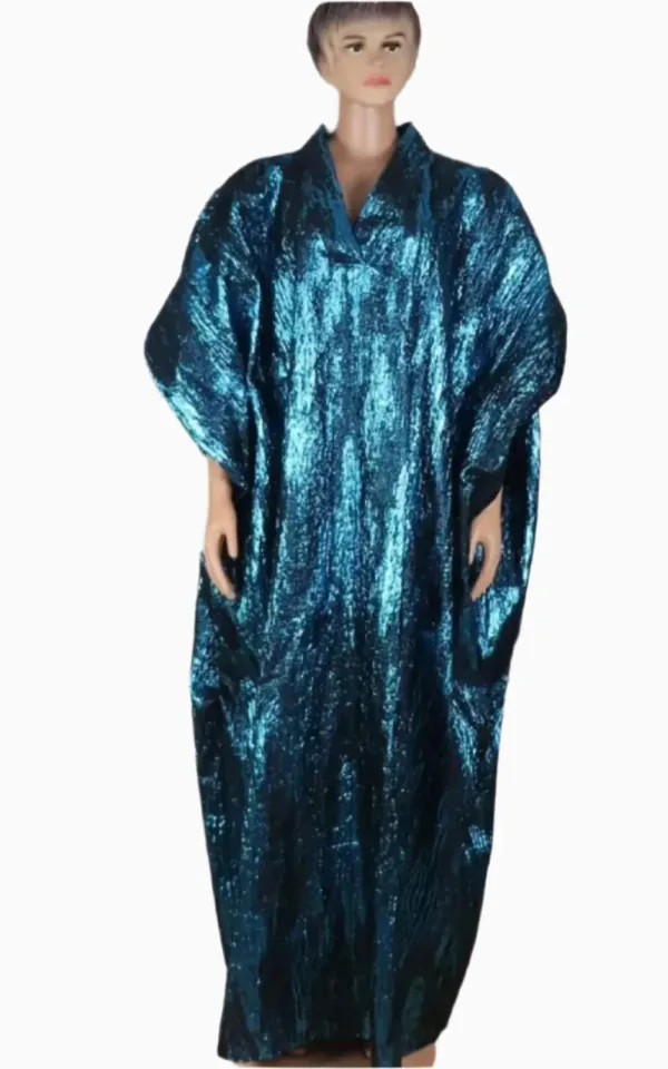 Tenue africaine avec design doré