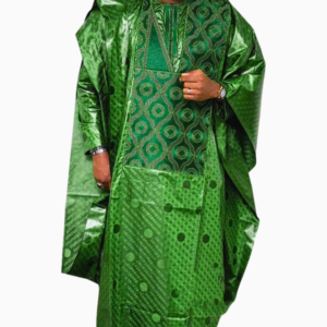 Boubou africain homme vert élégant et stylé pour toutes occasions.
