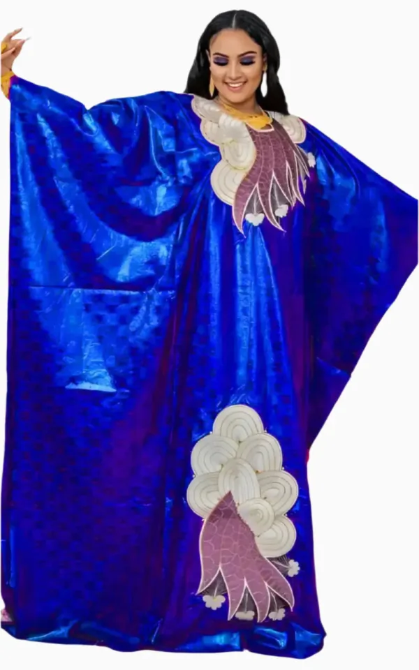 Boubou stylé avec motifs brodés pour occasions spéciales