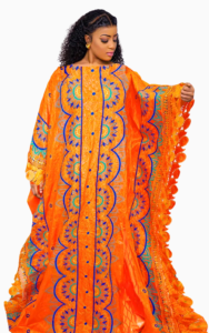 Boubou Bazin Riche Femme Malienne en tissu africain élégant