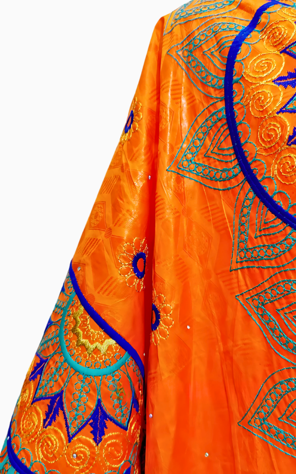 Boubou africain pour femme, design traditionnel malien vibrant