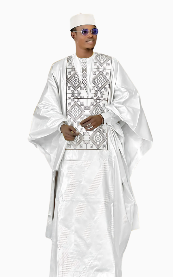 Tenue africaine pour homme avec tunique et pantalon coordonnés