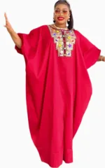 Modèle coloré de boubou en tissu traditionnel