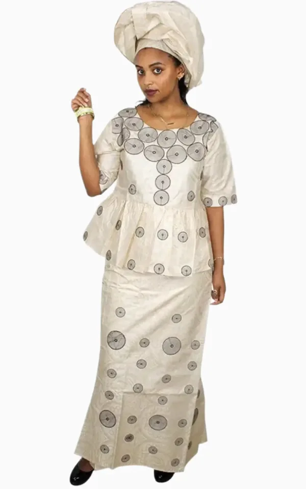 Vêtement cultural féminin en tissu léger
