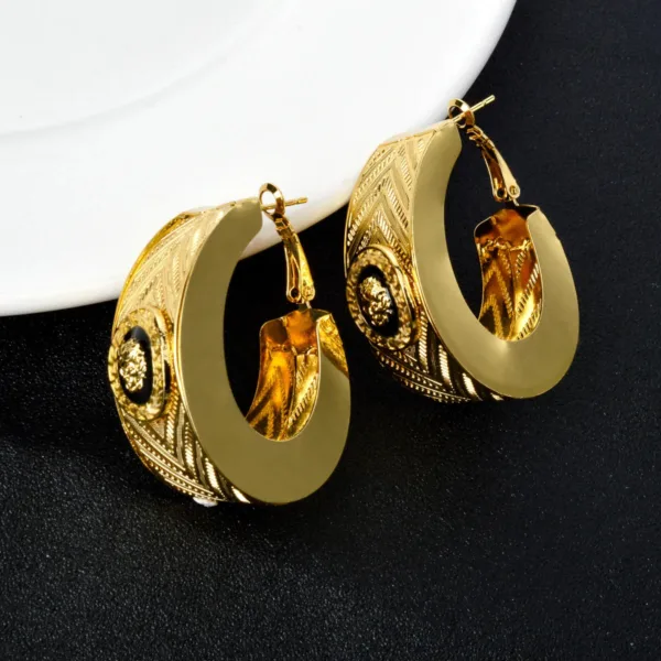 Création artisanale boucle d’oreille en plaqué or