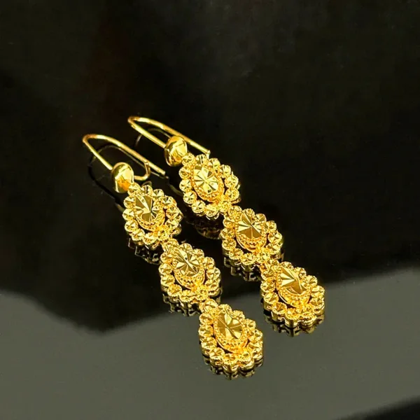 boucle-d-oreille-africaine-or-pendante-1 Boucle d'oreille pendante africaine en or