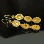 Boucle d'oreille or inspirée par l'Afrique