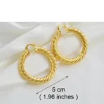 Torsades africaines : boucle d'oreille mode