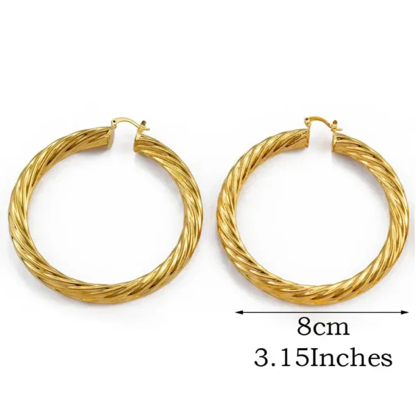 Élégance assumée avec cette boucle d'oreille africaine