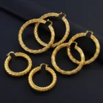 Boucle d'oreille torsadée design africain