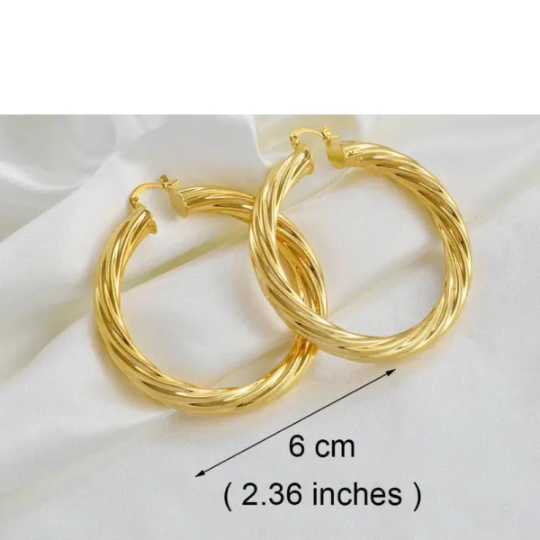 Boucle d'oreille africaine élégante et unique