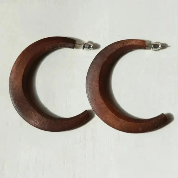 Accessoire tendance : boucle d'oreille créole en bois