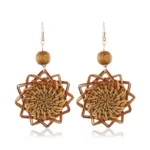 Boucle d'oreille en rotin fleur, inspiration africaine élégante