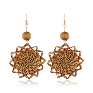 Boucle d'oreille en rotin fleur, inspiration africaine élégante