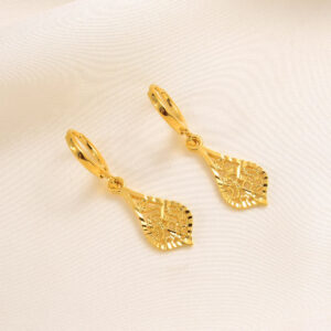 Boucles africaines plaquées or au style contemporain