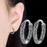 Création artisanale : boucle d'oreille argentée