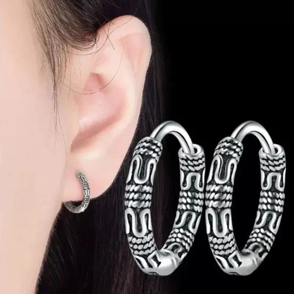 Création artisanale : boucle d'oreille argentée
