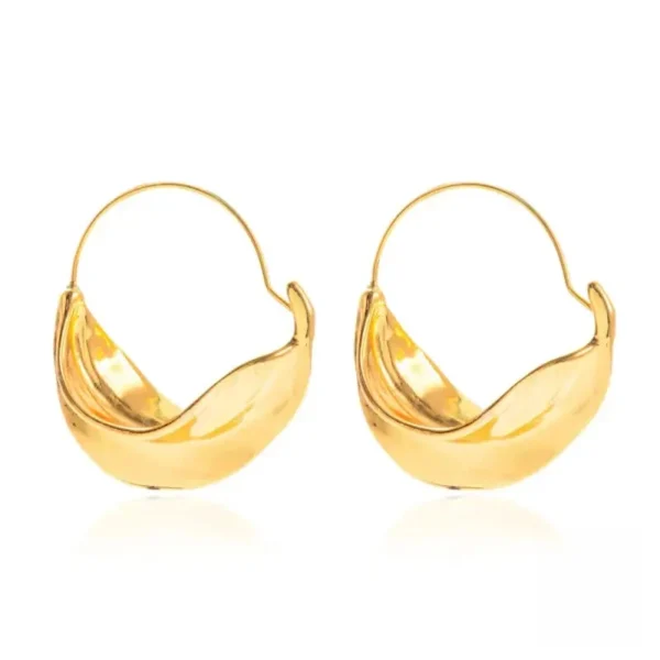 Boucle d'oreille africaine en design torsadé moderne