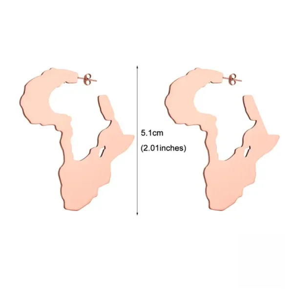 Boucle d'oreille artisanale avec motifs du continent africain